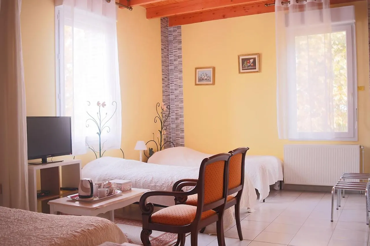 Domaine De L\'Ile - Gites Et Chambres D\'Hotes contacts